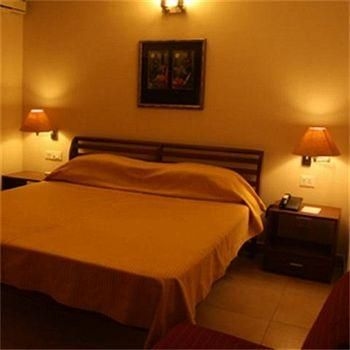 Gemini Inn4