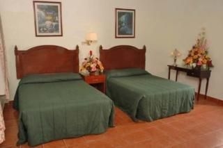 Hotel Marlon Heroes1
