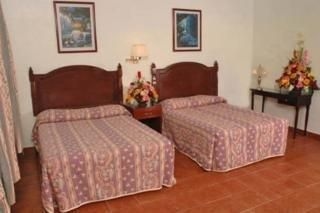 Hotel Marlon Heroes2