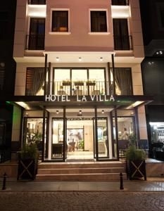 Hotel La Villa0