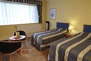 TIVERTON HOTEL0