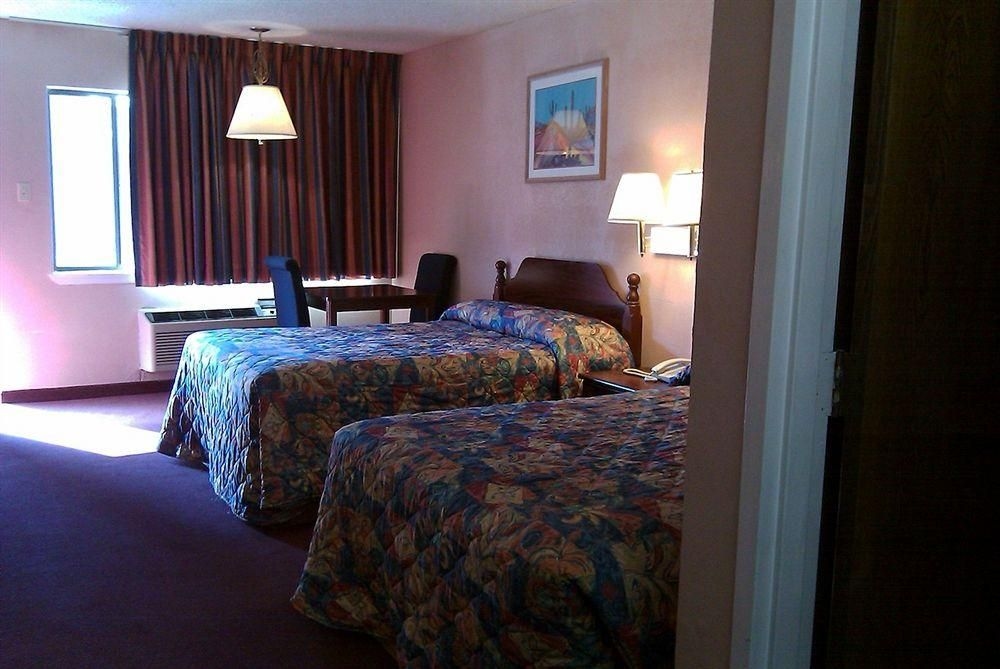 Parkway Inn Arlington3