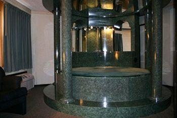 Travelodge Inn & Suites0