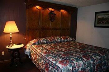 Travelodge Inn & Suites1