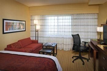 Courtyard Marriott Maui Kahului Airport1