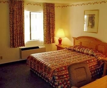 Quality Inn - Suites Tucson3