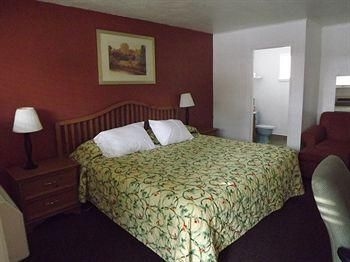 Rodeway Inn & Suites4