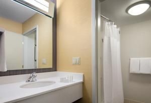 Courtyard By Marriott Sfo - Oyster Point Waterfront1