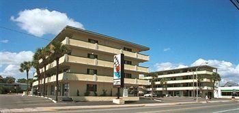 Happy Holiday Motel0