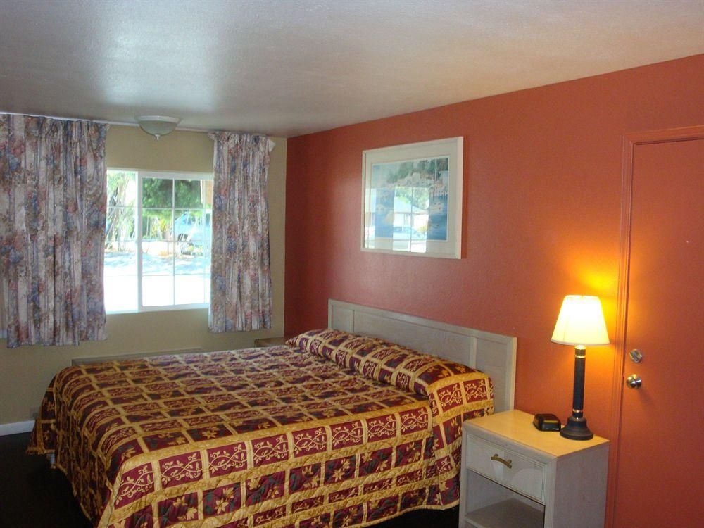 Howard Johnson Express Monterey2
