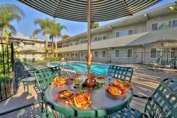 La Avenida Inn4