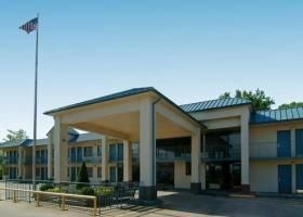 Econo Lodge  Inn & Suites1