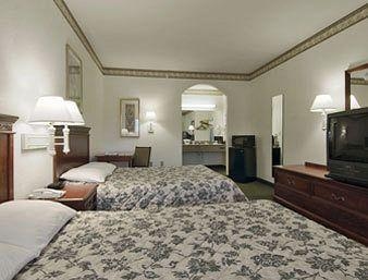 Howard Johnson Inn and Suites Beaumont TX1
