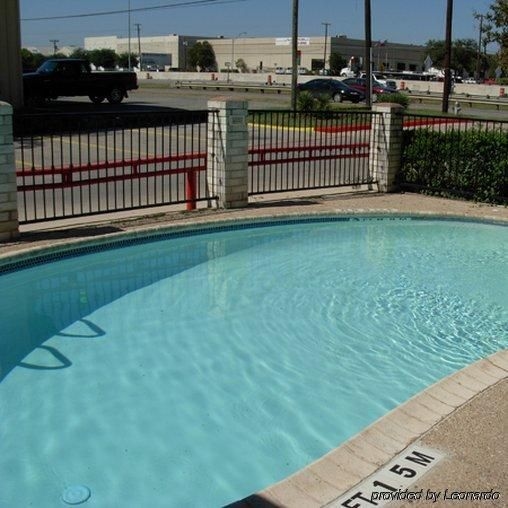 Delux Inn San Antonio4