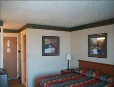 Baymont Inn and Suites DeKalb3