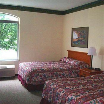Baymont Inn and Suites DeKalb4
