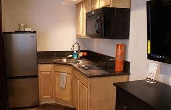 Point Loma Inn and Suites4