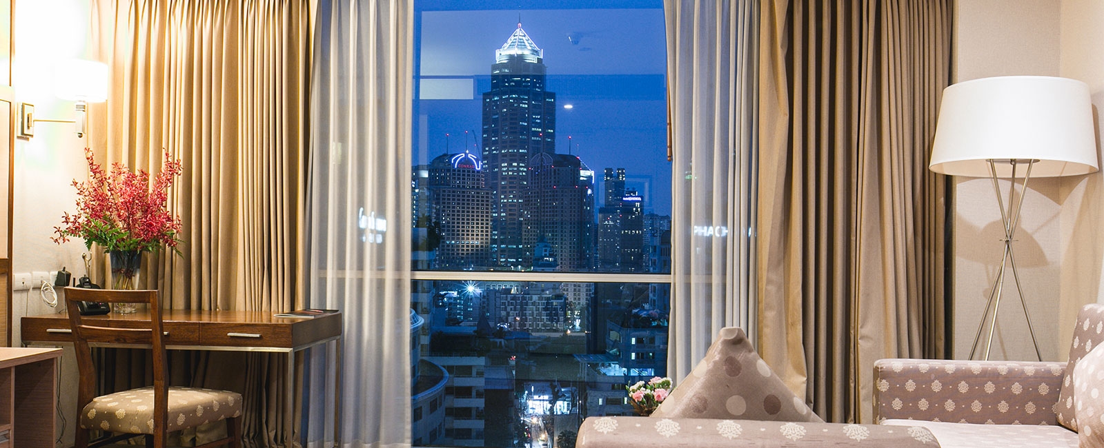 อเดลฟี สวีท กรุงเทพฯ (Adelphi Suites Bangkok)1