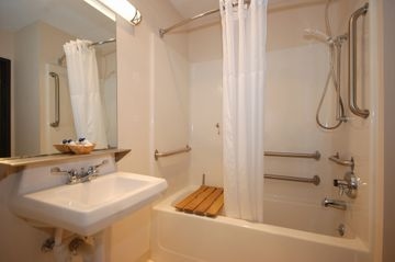 Best Western Plus Delaware Inn3