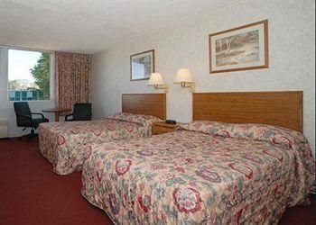 Rodeway Inn3