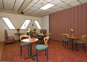 Rodeway Inn1