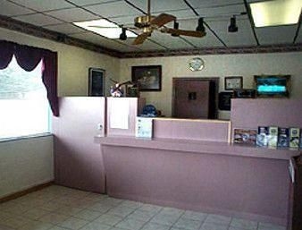 Knights Inn Springfield3