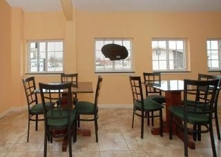 Econo Lodge4