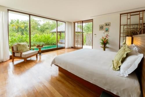 เดอะ ซาโรจิน (The Sarojin)1