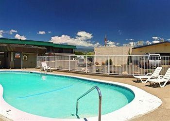 Rodeway Inn3