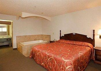 Econo Lodge Southeast2