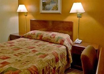 Econo Lodge Expo Center2