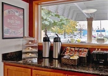 Econo Lodge Expo Center0