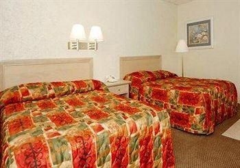 Rodeway Inn2