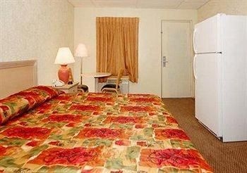 Rodeway Inn1