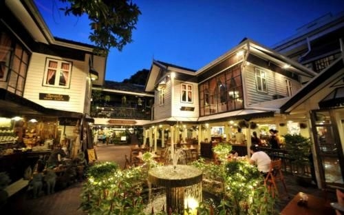 สีลม วิลเลจ อินน์ (Silom Village Inn)1