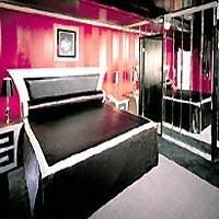 Elvis Presleys Heartbreak Hotel2