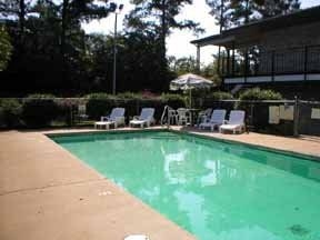 Econo Lodge3