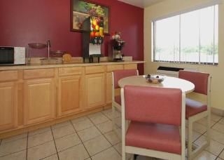 Rodeway Inn4