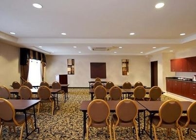 Comfort Suites University3