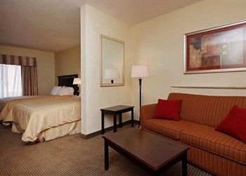 Comfort Suites University0