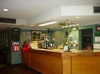 Econo Lodge4