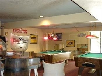 Econo Lodge2