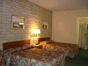 Econo Lodge1