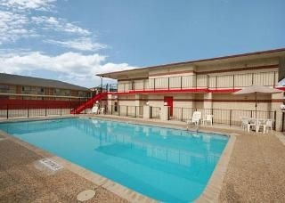 Econo Lodge East2
