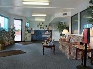 Econo Lodge East3