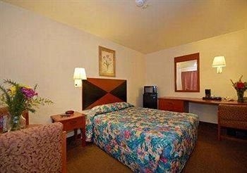 Rodeway Inn3