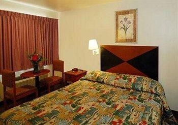 Rodeway Inn2
