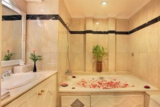 โรงแรมไทปัน (Tai-Pan Hotel)2