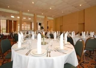 Quality Suites Lake Wright4