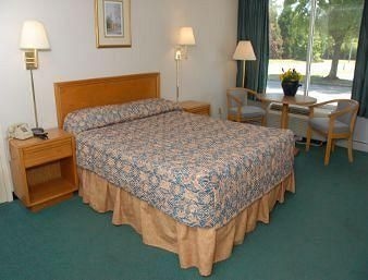 Knights Inn Williamsburg Busch Gardens Area1